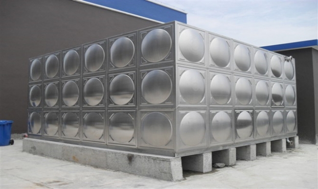 采用中型不锈钢保温水箱可以节约大量的清洁饮用水
