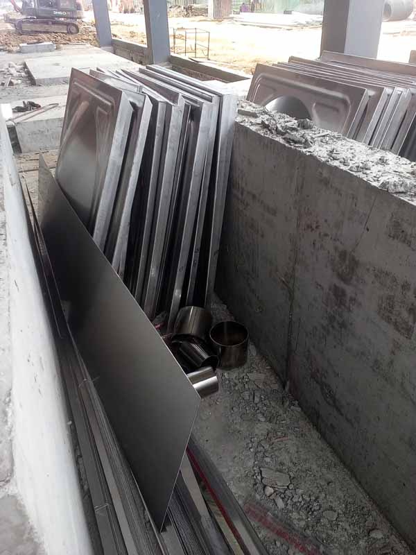 龙泉驿区东丰零部件有限公司40.5立方304不锈钢水箱板材货到工地现场